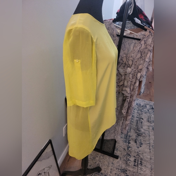 BCBG Catarina 100% Silk Blouse Lemongrass Size Small - Picture 7 of 7